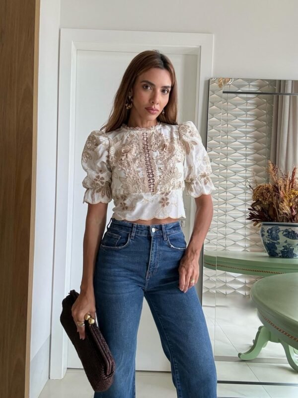 Blusa Cropped Bordado Floral