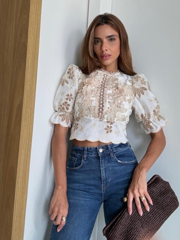 Blusa Cropped Bordado Floral