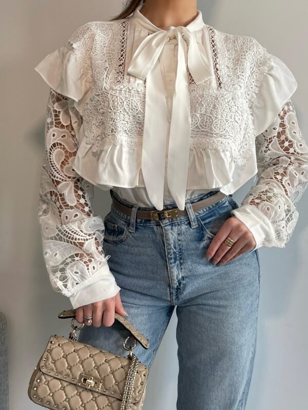 Camisa Laise com Laco Babado Manga Longa