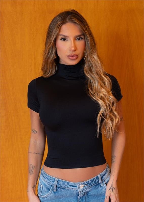 Blusa Gola Alta Manga Curta May