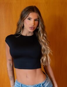 Cropped Manga Curta Suri