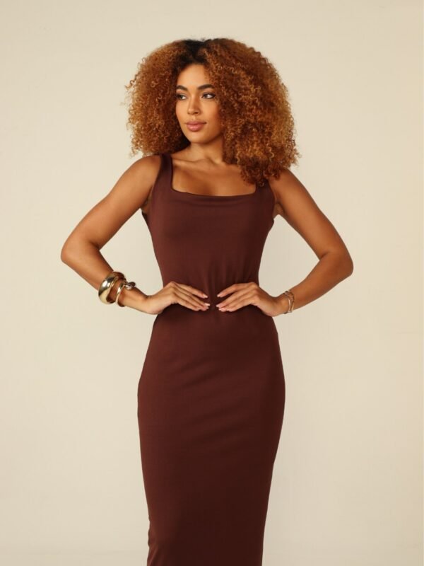 Vestido Longo com Costa Aberta Morena Marrom