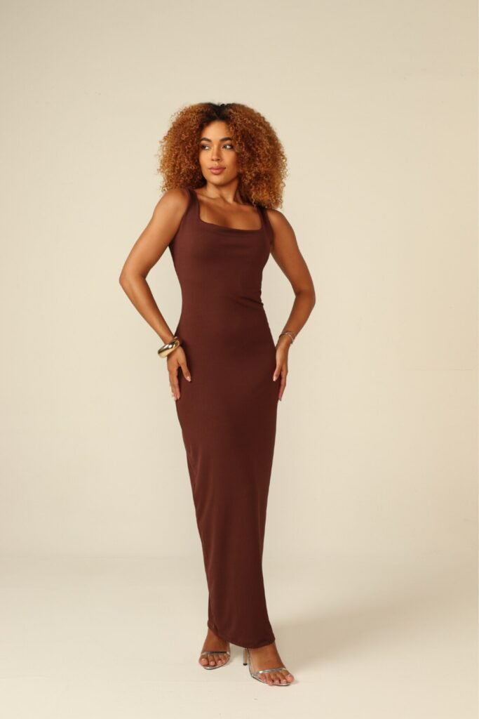 Vestido Longo com Costa Aberta Morena Marrom