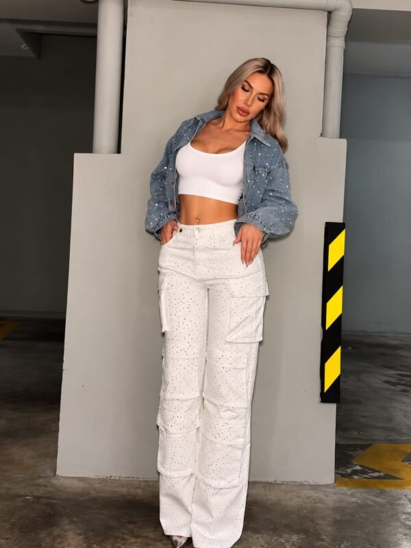 Conjunto Jaqueta Jeans Cropped e Calça Cargo Wide Leg Cravejados de Cristais