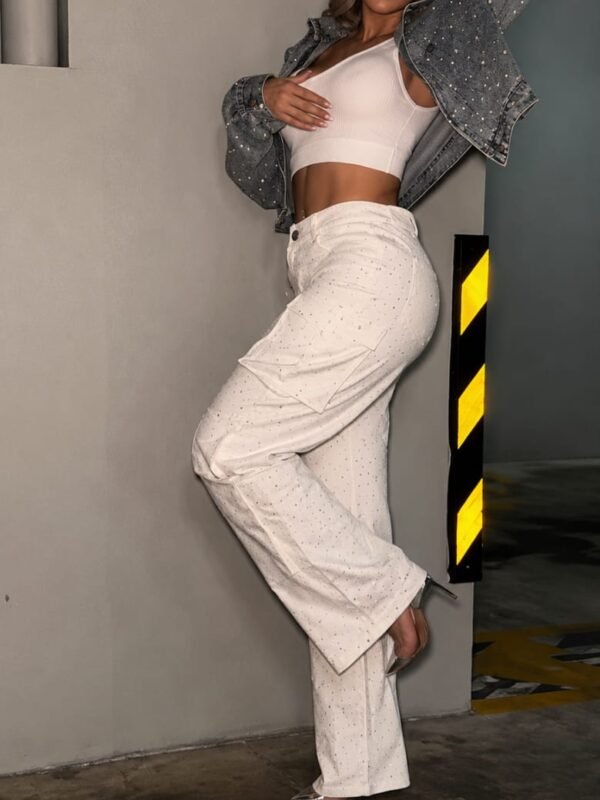 Conjunto Jaqueta Jeans Cropped e Calça Cargo Wide Leg Cravejados de Cristais