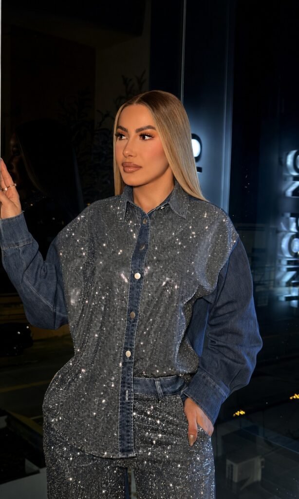 Conjunto Jeans Shine Cristais – Camisa Oversized e Calça Wide Leg